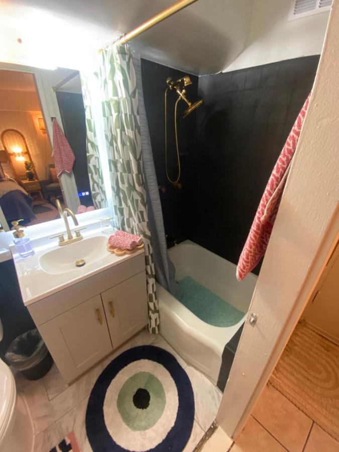 Apartamento The Seashore Waikiki Studio Just A Block From The Beach No Fees Honolulu